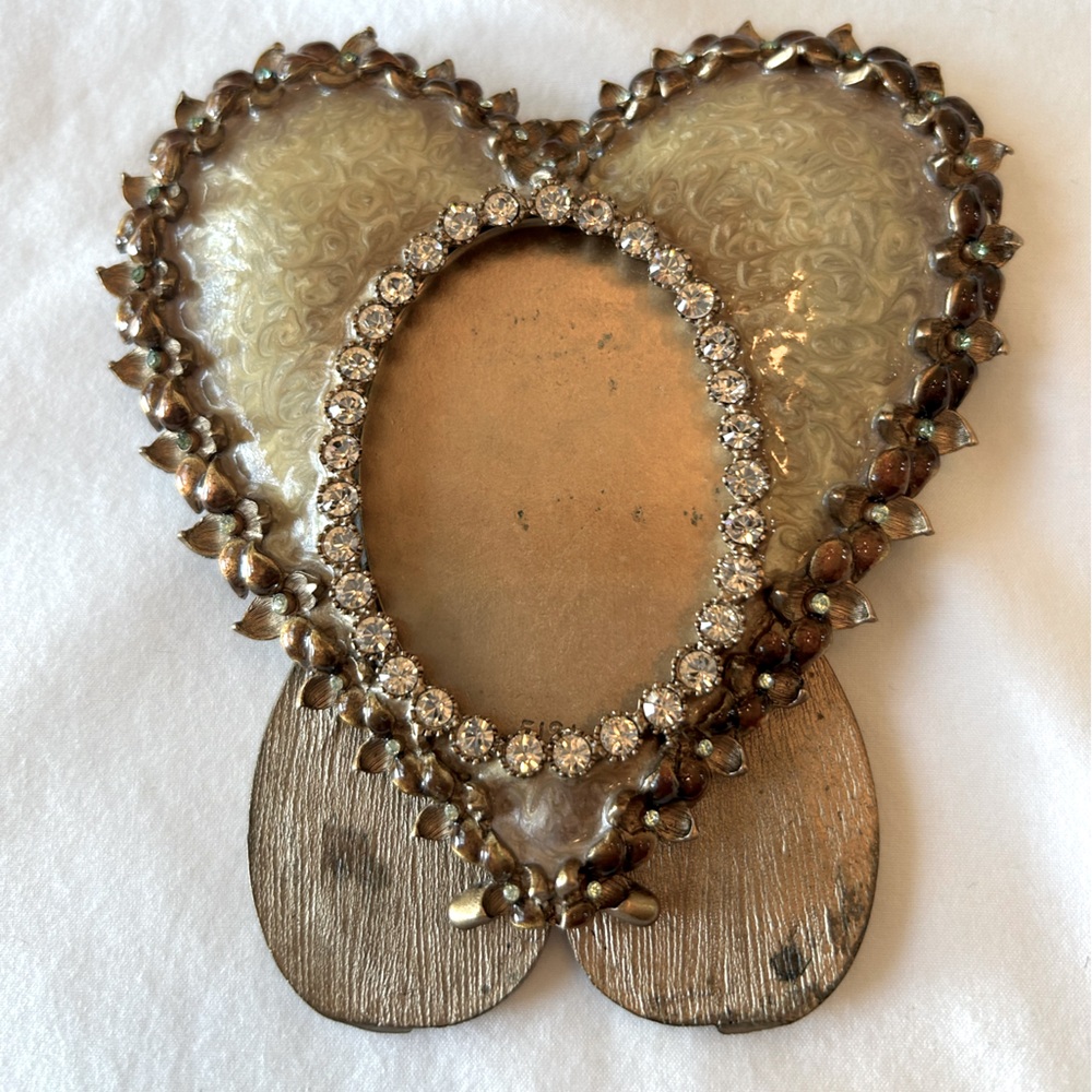 Jay Strongwater heart frame “Dominique” with Swarovski crystals.